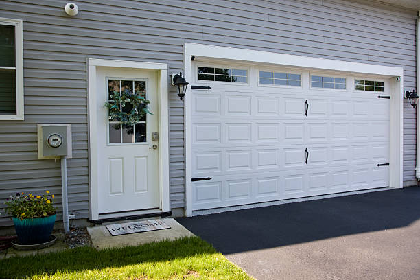 24/7 Emergency Garage Door Panel Replacement experts in Wells County County, IN